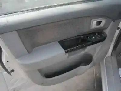 Veicolo di demolizione kia carens 2.0 crdi ex monovolumen dell'anno 2006 alimentato d4ea