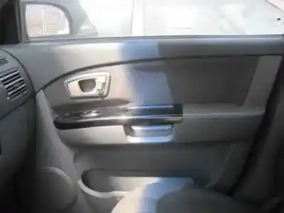 Veicolo di demolizione kia carens 2.0 crdi ex monovolumen dell'anno 2006 alimentato d4ea