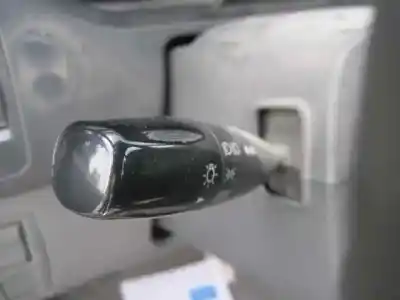 Veicolo di demolizione kia carens 2.0 crdi ex monovolumen dell'anno 2006 alimentato d4ea