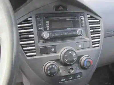Veicolo di demolizione kia carens 2.0 crdi ex monovolumen dell'anno 2006 alimentato d4ea