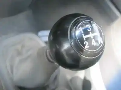 Veicolo di demolizione kia carens 2.0 crdi ex monovolumen dell'anno 2006 alimentato d4ea