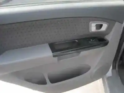 Veicolo di demolizione kia carens 2.0 crdi ex monovolumen dell'anno 2006 alimentato d4ea