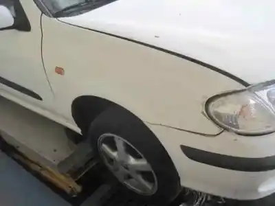 Veículo de Sucata nissan almera (n16/e) acenta do ano 2000 alimentado yd22