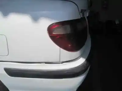 Veículo de Sucata nissan almera (n16/e) acenta do ano 2000 alimentado yd22