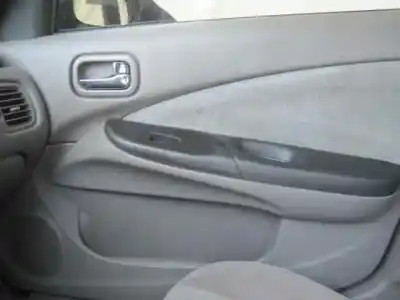 Veículo de Sucata nissan almera (n16/e) acenta do ano 2000 alimentado yd22