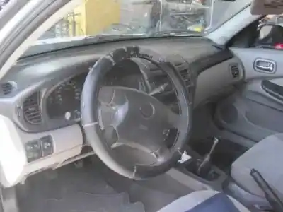 Veículo de Sucata nissan almera (n16/e) acenta do ano 2000 alimentado yd22