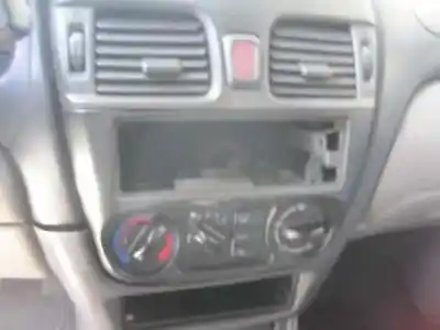 Veículo de Sucata nissan almera (n16/e) acenta do ano 2000 alimentado yd22