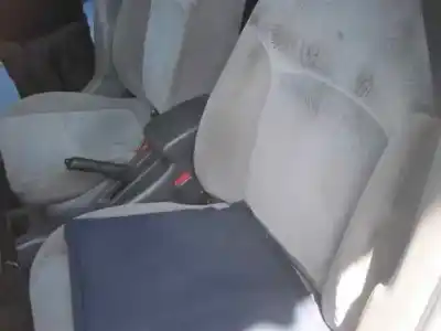 Veículo de Sucata nissan almera (n16/e) acenta do ano 2000 alimentado yd22