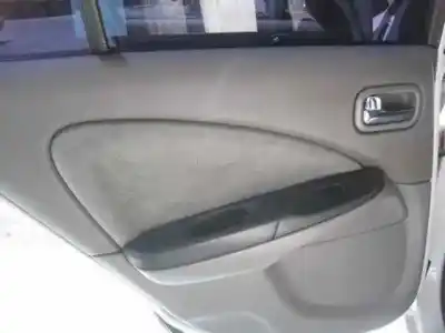 Veículo de Sucata nissan almera (n16/e) acenta do ano 2000 alimentado yd22