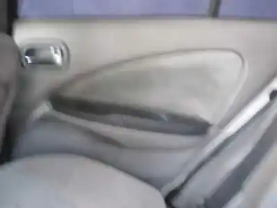Veículo de Sucata nissan almera (n16/e) acenta do ano 2000 alimentado yd22