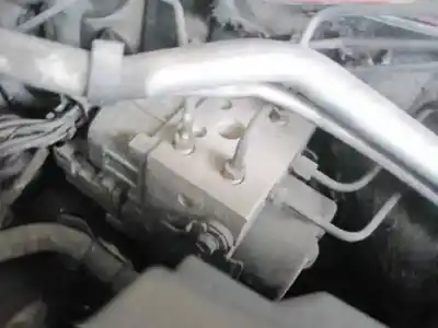 Veículo de Sucata nissan almera (n16/e) acenta do ano 2000 alimentado yd22