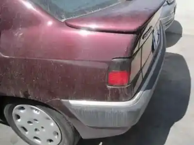 Véhicule à la ferraille citroen xantia berlina de l'année 1994 alimenté 