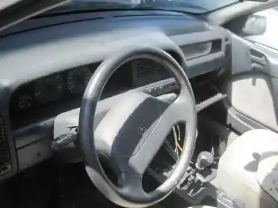 Véhicule à la ferraille citroen xantia berlina de l'année 1994 alimenté 