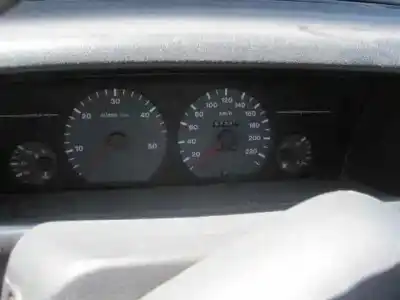 Véhicule à la ferraille citroen xantia berlina de l'année 1994 alimenté 