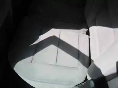 Véhicule à la ferraille citroen xantia berlina de l'année 1994 alimenté 