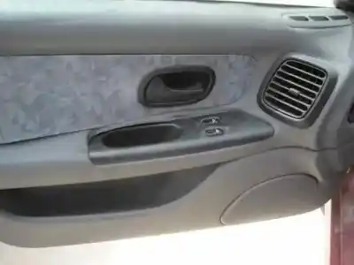 Veicolo di demolizione renault laguna (b56) * dell'anno 1997 alimentato g8t
