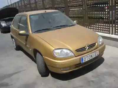 Véhicule à la ferraille citroen saxo 1.1 sx de l'année 2001 alimenté hfx