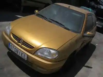 Véhicule à la ferraille citroen saxo 1.1 sx de l'année 2001 alimenté hfx