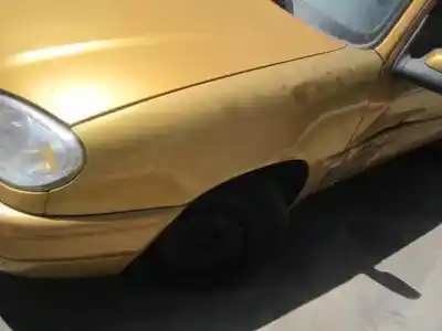 Véhicule à la ferraille citroen saxo 1.1 sx de l'année 2001 alimenté hfx