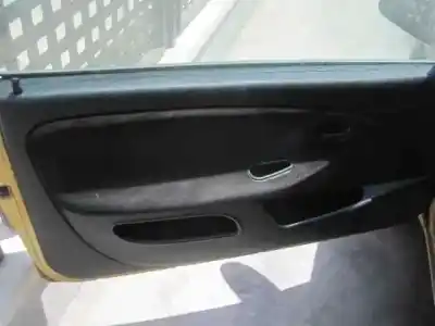 Véhicule à la ferraille citroen saxo 1.1 sx de l'année 2001 alimenté hfx