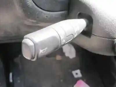 Véhicule à la ferraille citroen saxo 1.1 sx de l'année 2001 alimenté hfx