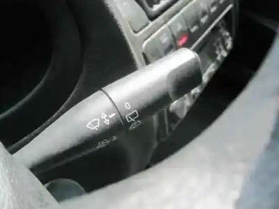 Véhicule à la ferraille citroen saxo 1.1 sx de l'année 2001 alimenté hfx