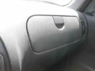 Véhicule à la ferraille citroen saxo 1.1 sx de l'année 2001 alimenté hfx