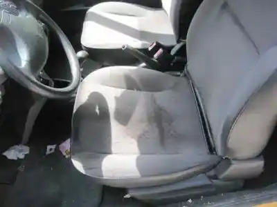 Véhicule à la ferraille citroen saxo 1.1 sx de l'année 2001 alimenté hfx