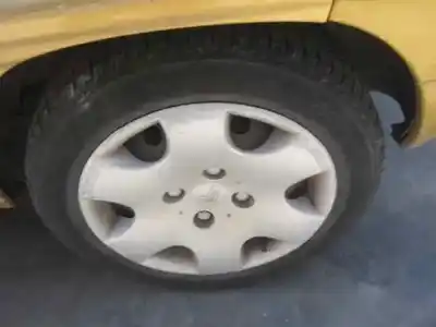 Véhicule à la ferraille citroen saxo 1.1 sx de l'année 2001 alimenté hfx