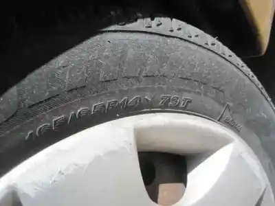 Véhicule à la ferraille citroen saxo 1.1 sx de l'année 2001 alimenté hfx