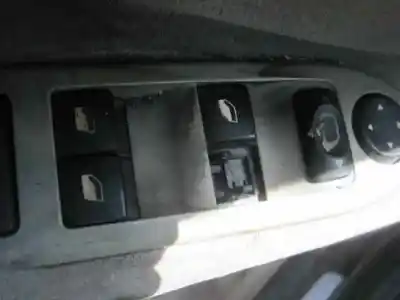 Vehicul casat citroen c5 berlina 2.2 hdi vivace al anului 2003 alimentat 4hx