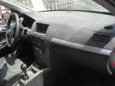 Здавання транспортного засобу opel astra h berlina cosmo року 2005 потужний z16xep