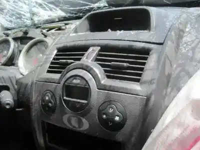 Здавання транспортного засобу renault megane ii classic berlina confort dynamique року 2004 потужний f9q b8