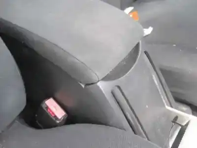Здавання транспортного засобу renault megane ii classic berlina confort dynamique року 2004 потужний f9q b8