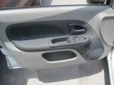 Здавання транспортного засобу renault clio ii fase ii (b/cb0) authentique року 2003 потужний d4f b7