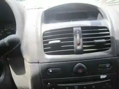 Здавання транспортного засобу renault clio ii fase ii (b/cb0) authentique року 2003 потужний d4f b7