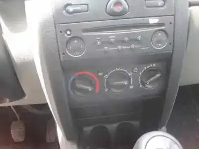 Здавання транспортного засобу renault clio ii fase ii (b/cb0) authentique року 2003 потужний d4f b7