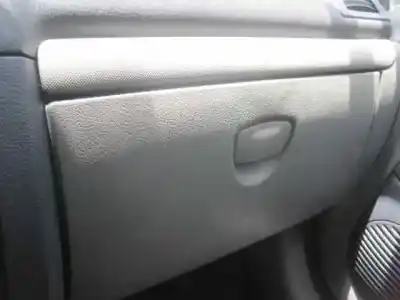 Здавання транспортного засобу renault clio ii fase ii (b/cb0) authentique року 2003 потужний d4f b7