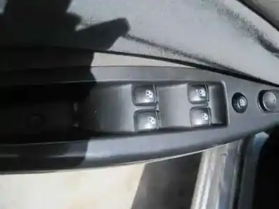 Здавання транспортного засобу daewoo nubira berlina sx року 2000 потужний a16dms