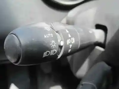 Veicolo di demolizione peugeot 308 active dell'anno 2012 alimentato 9hp