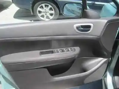 Véhicule à la ferraille peugeot 307 break / sw (s1) break xs de l'année 2004 alimenté 9hy