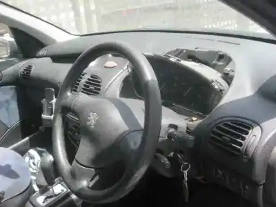 Veicolo di demolizione peugeot 206 4-trg. xt dell'anno 2006 alimentato kfw(tu3jp)