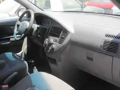 Véhicule à la ferraille kia carens 2.0 crdi ex monovolumen de l'année 2004 alimenté d4ea
