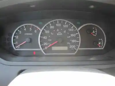Véhicule à la ferraille kia carens 2.0 crdi ex monovolumen de l'année 2004 alimenté d4ea