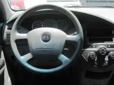 Véhicule à la ferraille kia carens 2.0 crdi ex monovolumen de l'année 2004 alimenté d4ea