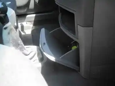 Véhicule à la ferraille kia carens 2.0 crdi ex monovolumen de l'année 2004 alimenté d4ea