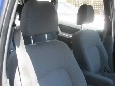 Véhicule à la ferraille kia carens 2.0 crdi ex monovolumen de l'année 2004 alimenté d4ea