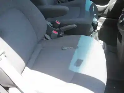 Véhicule à la ferraille kia carens 2.0 crdi ex monovolumen de l'année 2004 alimenté d4ea