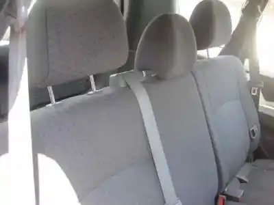 Véhicule à la ferraille kia carens 2.0 crdi ex monovolumen de l'année 2004 alimenté d4ea