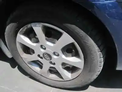 Véhicule à la ferraille kia carens 2.0 crdi ex monovolumen de l'année 2004 alimenté d4ea